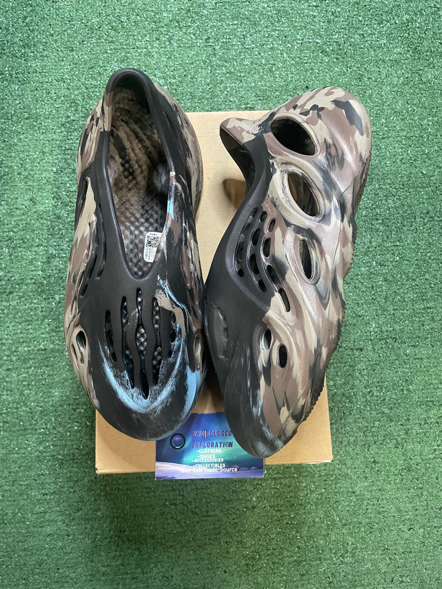 Yeezy foam runner mx cinder size 8men/9.5women