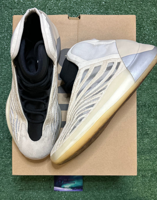 Yeezy quantum mist slate 10men/11.5women