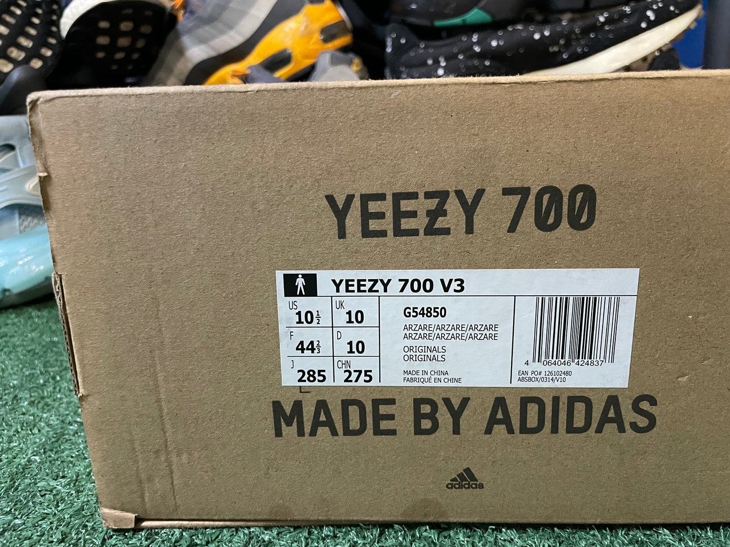 Yeezy 700 Azareth V3 size 10.5men/12women
