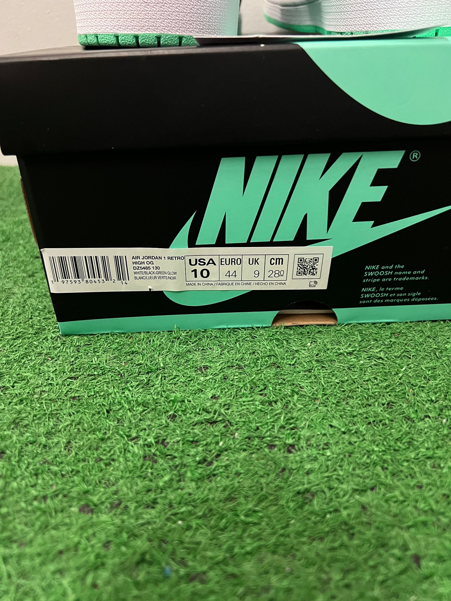 Jordan 1 high green glow