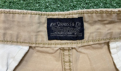 Levi beige cargo shorts