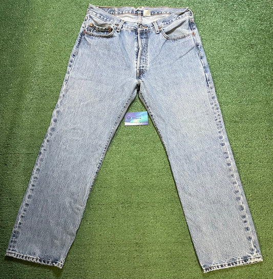 Vintage Levi 501 light wash jeans