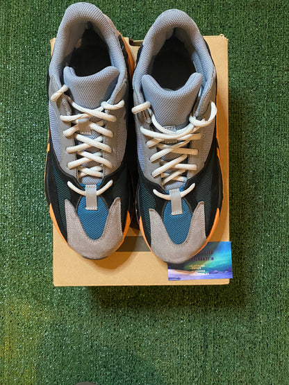 Yeezy 700 enflame amber size 10.5men/12women