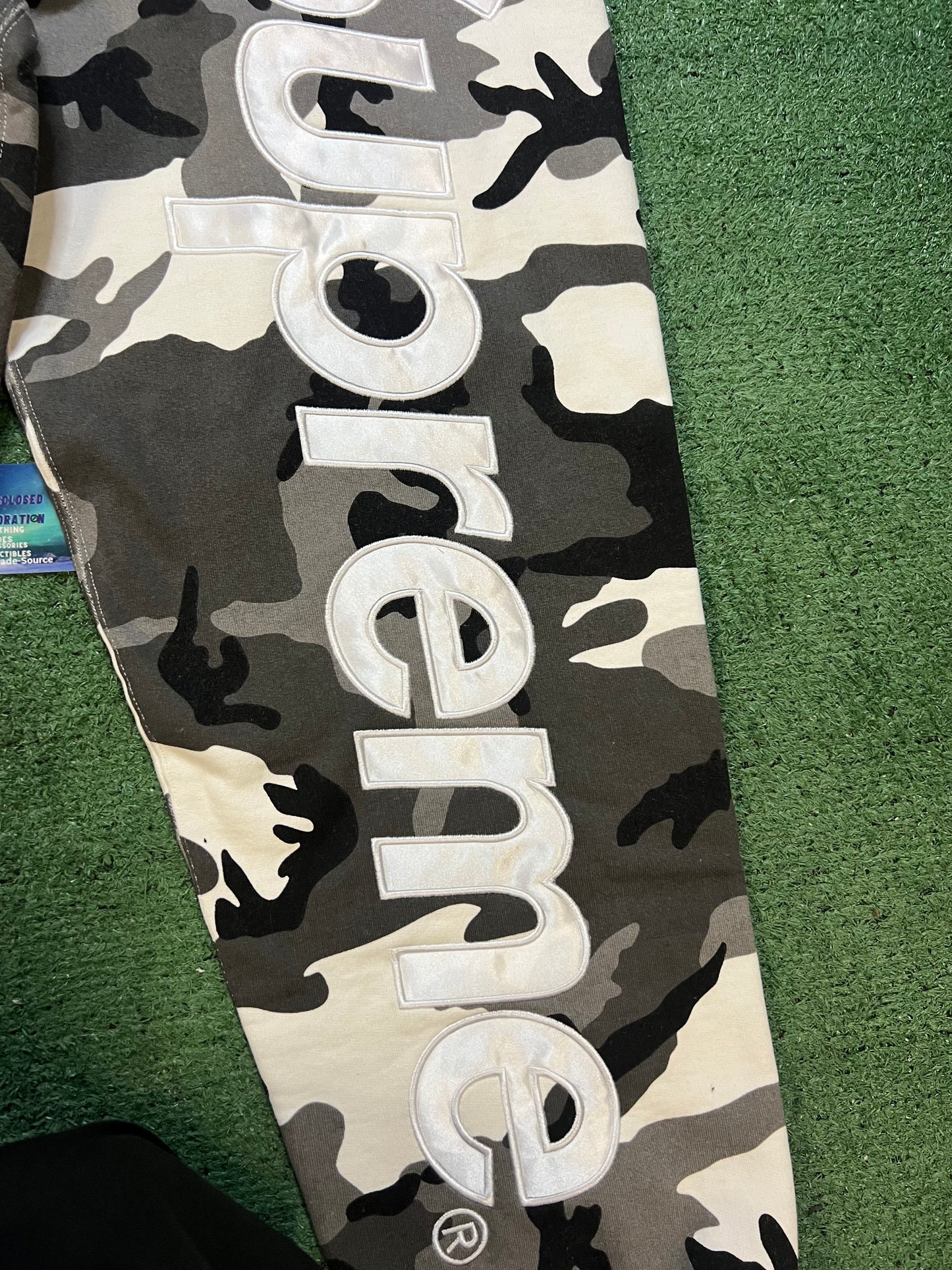 Supreme snow camo satin applique sweatpants