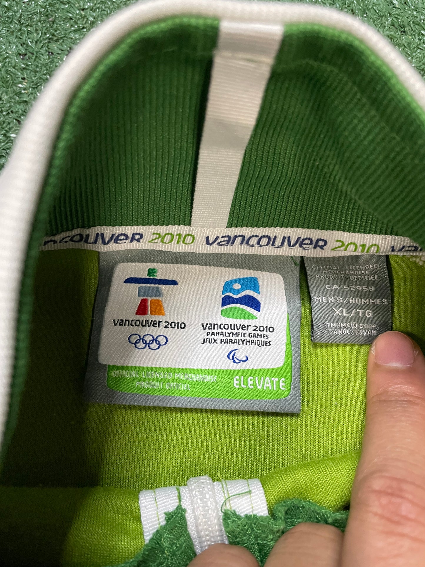 green and white Vancouver 2010 Olympics Whistler Canada quarter zip