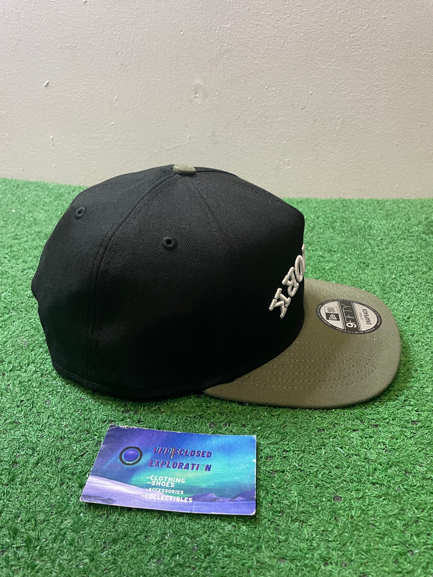 New York upside down black and olive hat