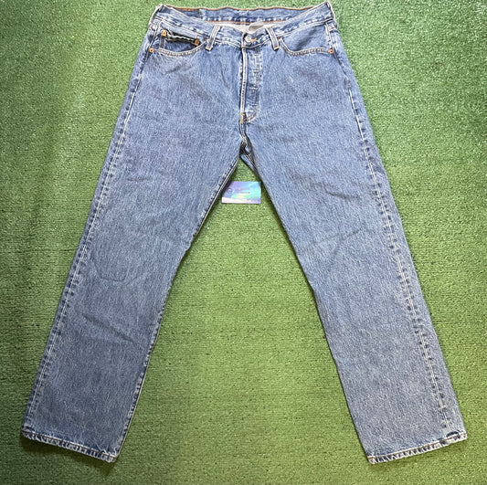 Vintage Levi 501 light wash jeans