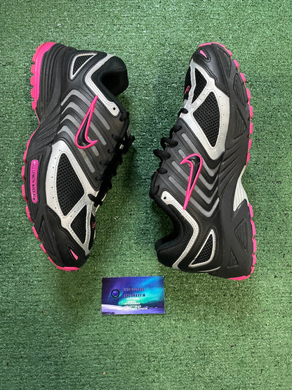 Nike air Pegasus black pink blast size 10men/11.5women