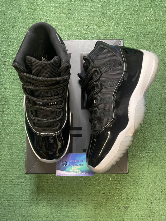 Air Jordan 11 space jam size 8.5men/10women