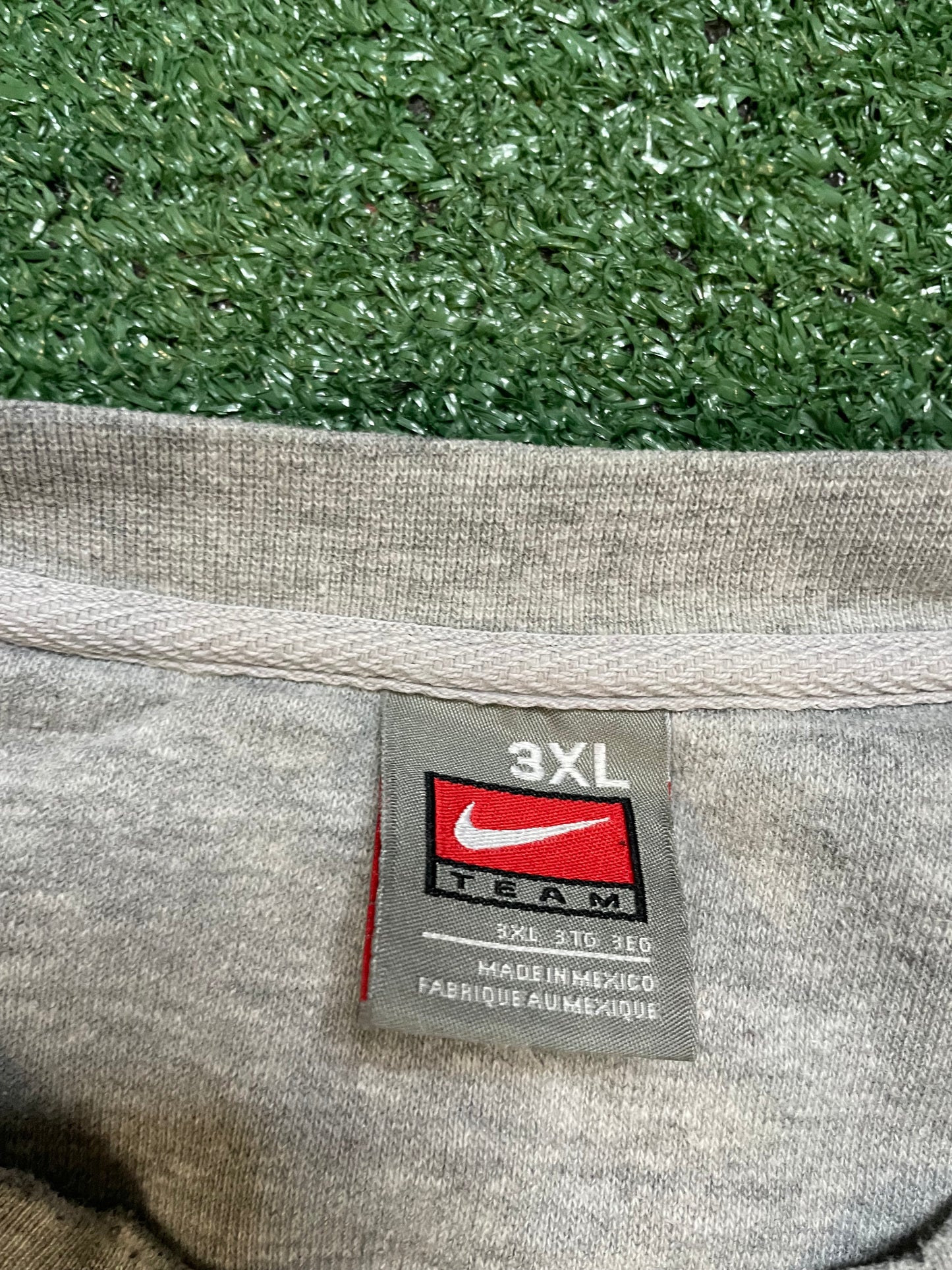 Vintage 2000s Nike grey swoosh crewneck