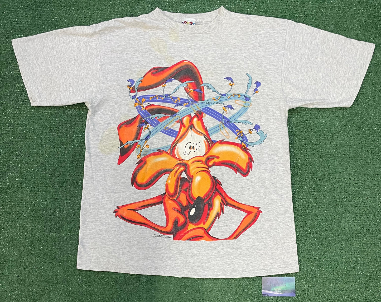 Vintage 1990s Looney Tunes Wile E coyote and roadrunner tee