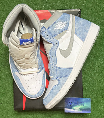 Jordan 1 Hyper Royal
