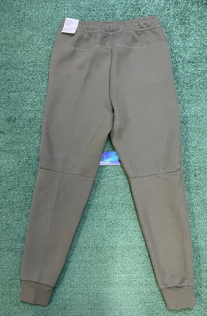 Nike Tech medium olive sweatsuit