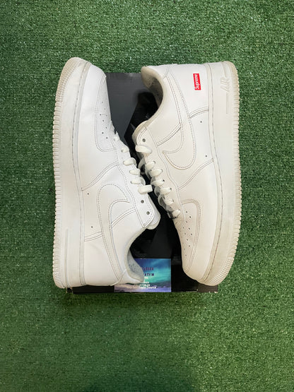 Nike Air Force 1 Low SP supreme white size 11men/12.5women