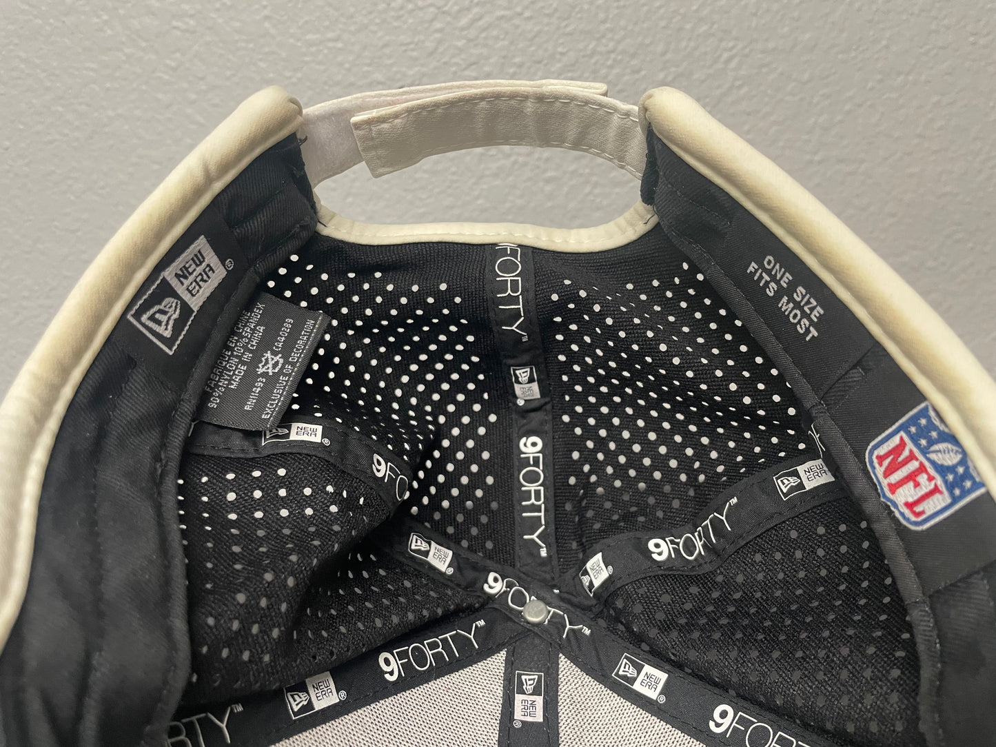 Vintage 2000s Seattle Seahawks black and white hat