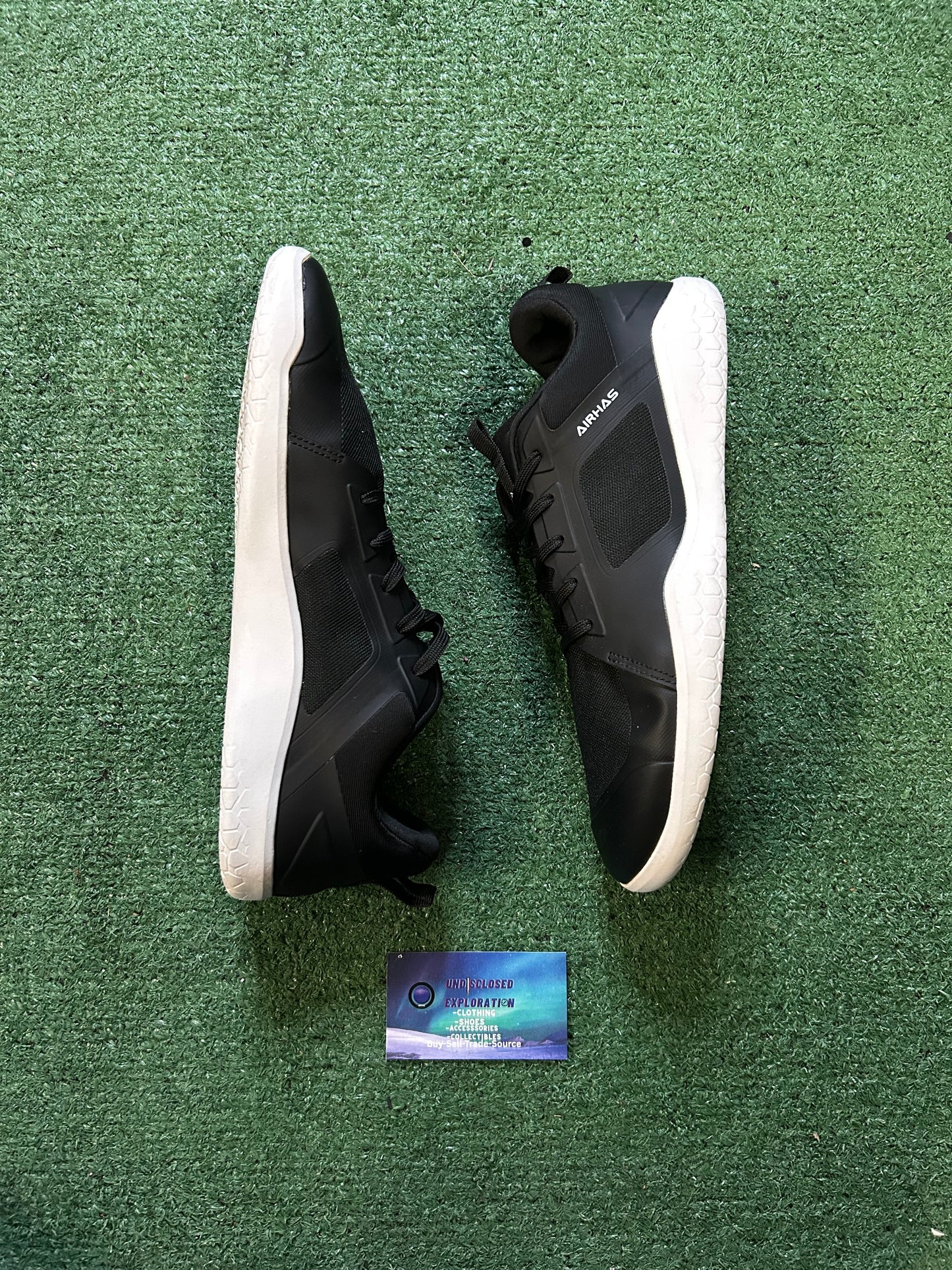 Airhas black and white size 10men/11.5women