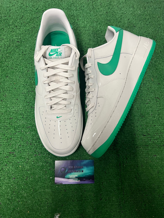 Nike Air Force 1 low platinum tint stadium green
