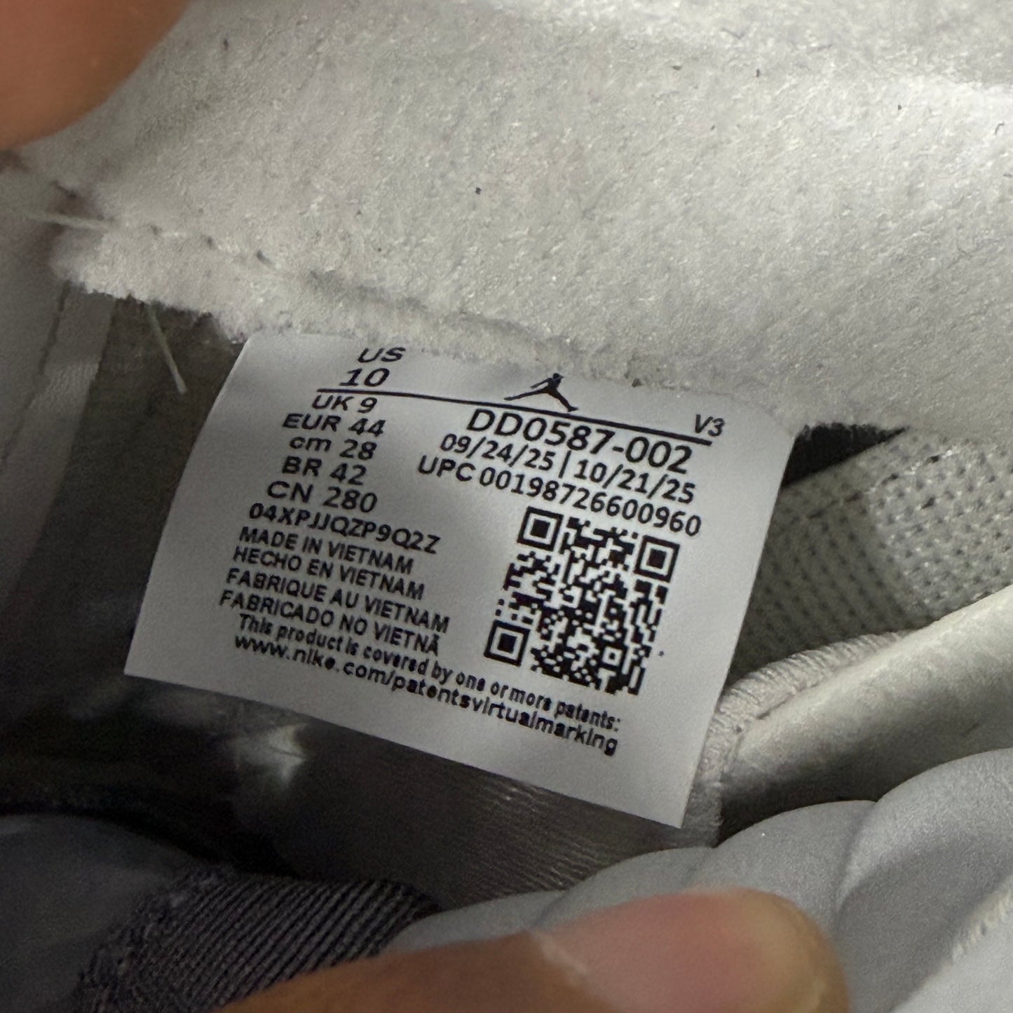 Jordan 5 Wolf Grey 10 Men/11.5 Women “Preowned”