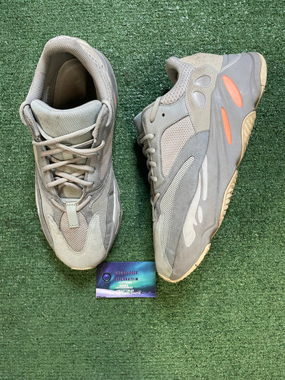 AdidasYeezy 700 interia size 11men/12.5women