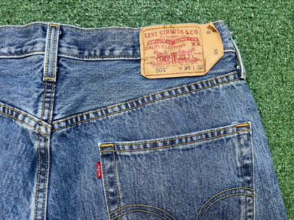 Vintage Levi 501 light wash jeans