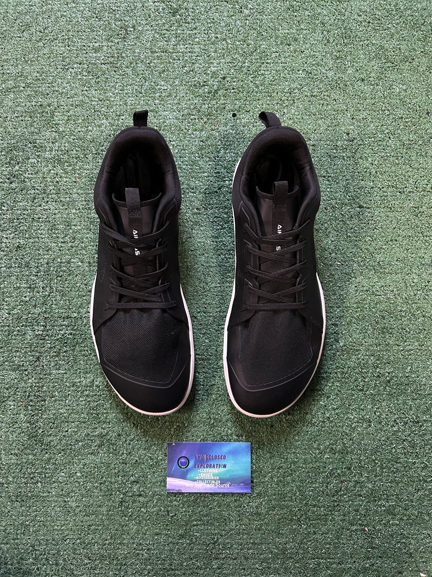 Airhas black and white size 10men/11.5women