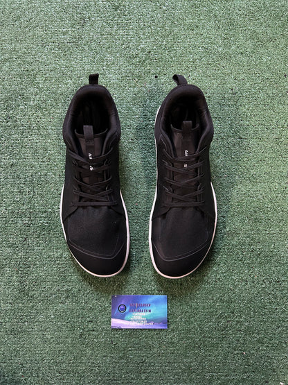 Airhas black and white size 10men/11.5women