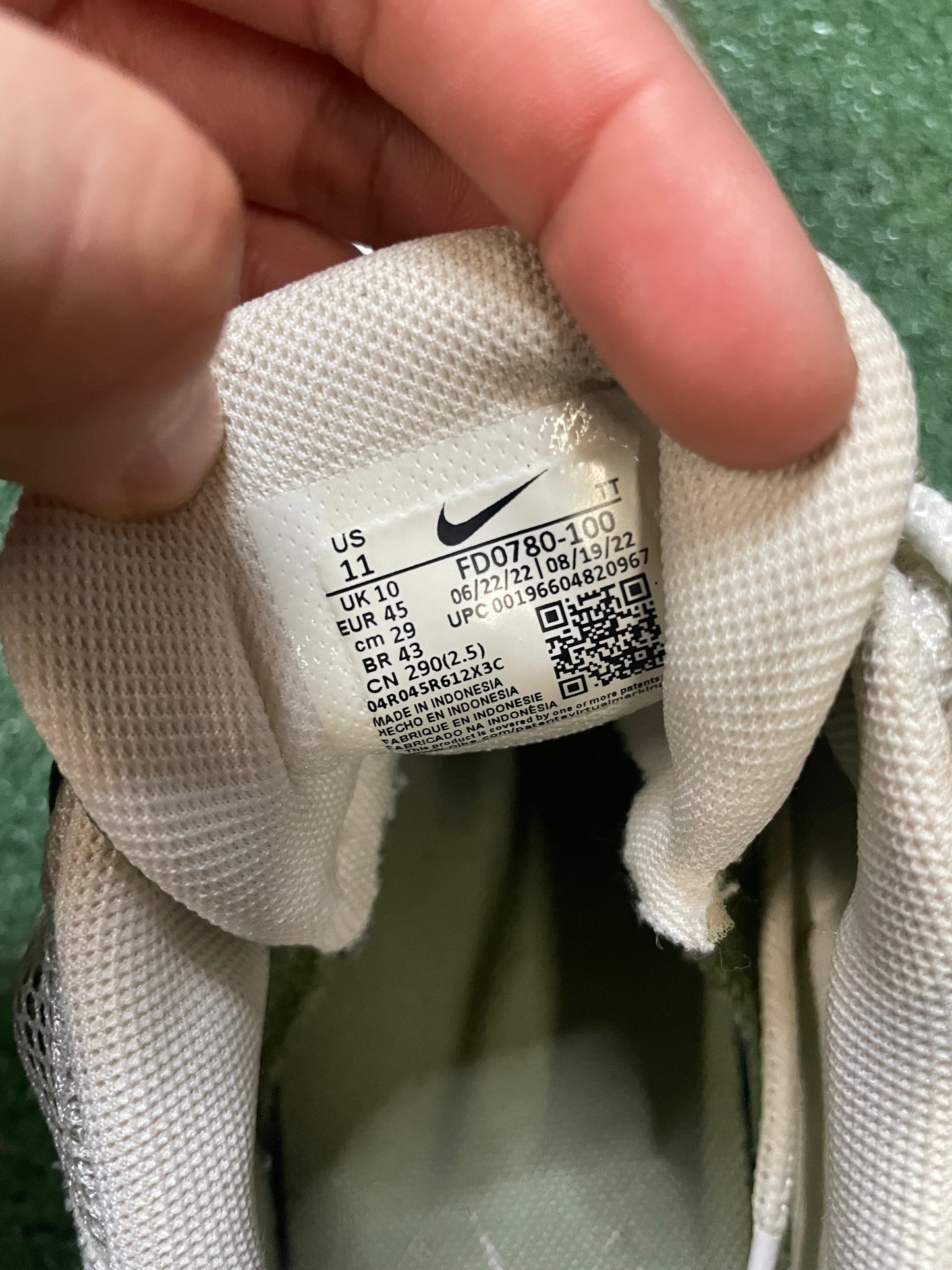 Nike air max 95 white oil green size 11men/12.5women