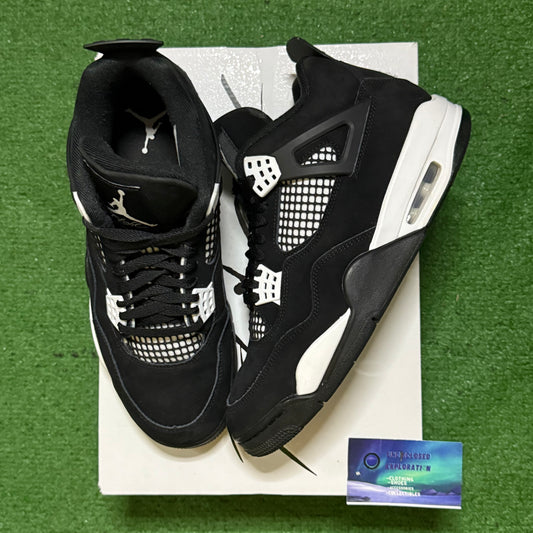 Jordan 4 White Thunder 9.5 Men/11 Women “Preowned”