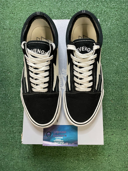 Revenge Storm black & white size 8men/9.5women
