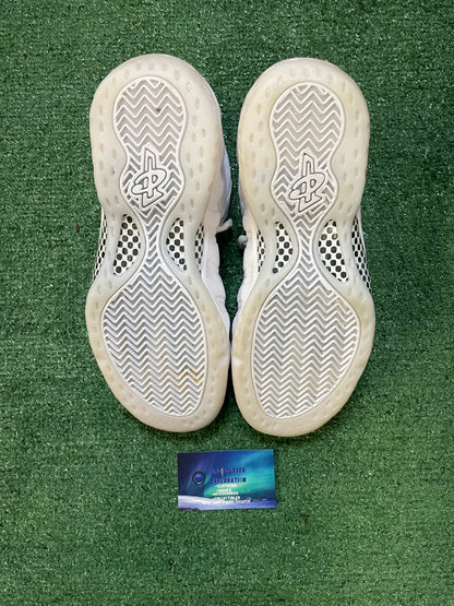 Nike air foamposite one triple white size 9.5men/11women