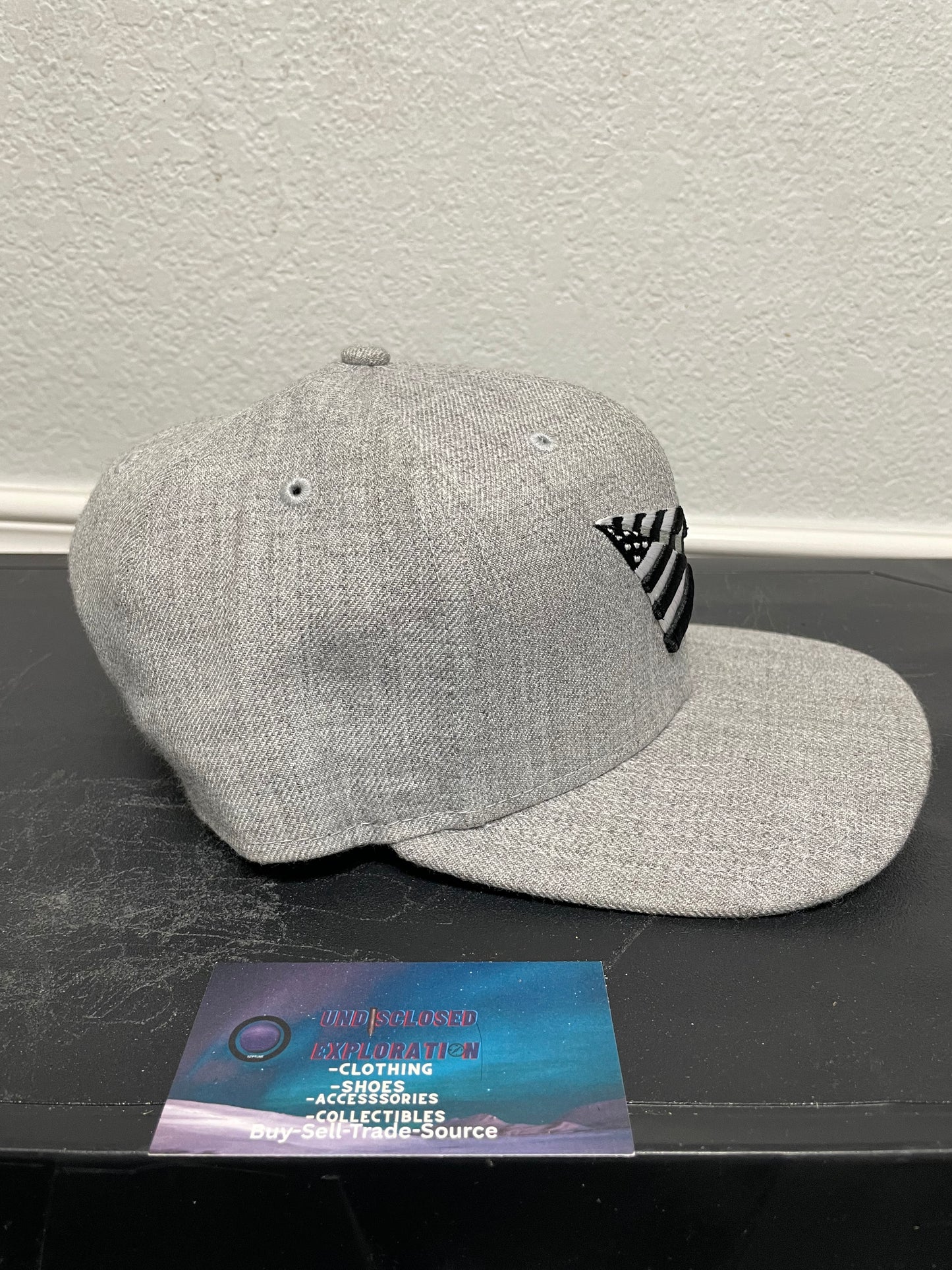 Grey paper planes hat