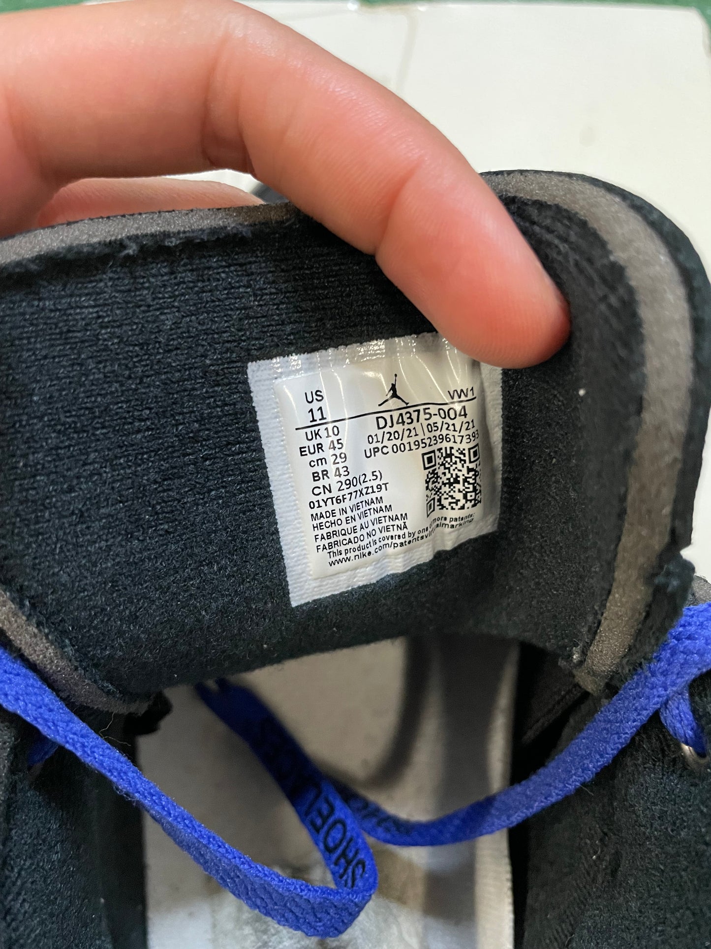 Air Jordan 2 X off white black varsity royal size 11men/12.5women