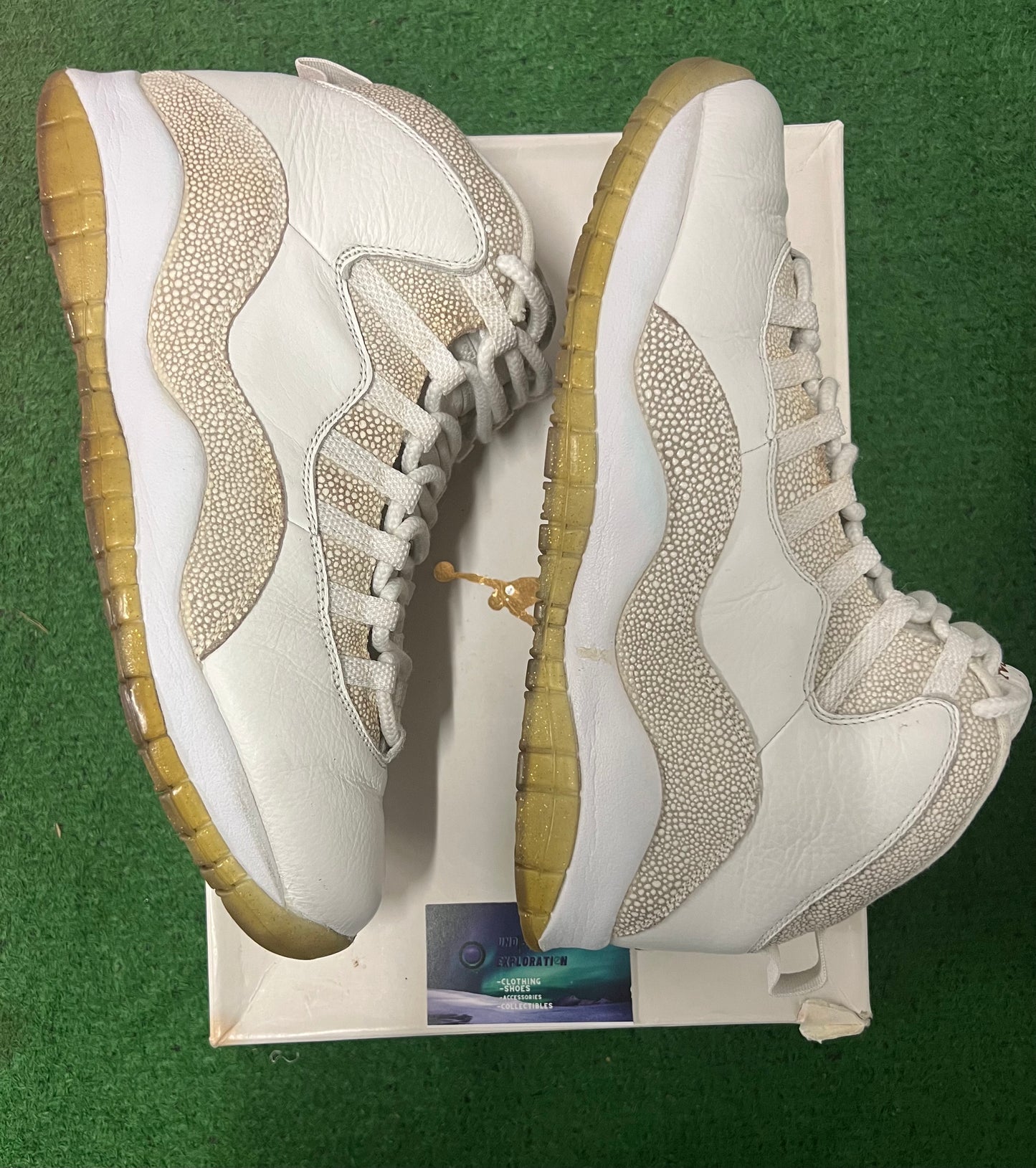 Jordan 10 ovo white size 11men/12.5women