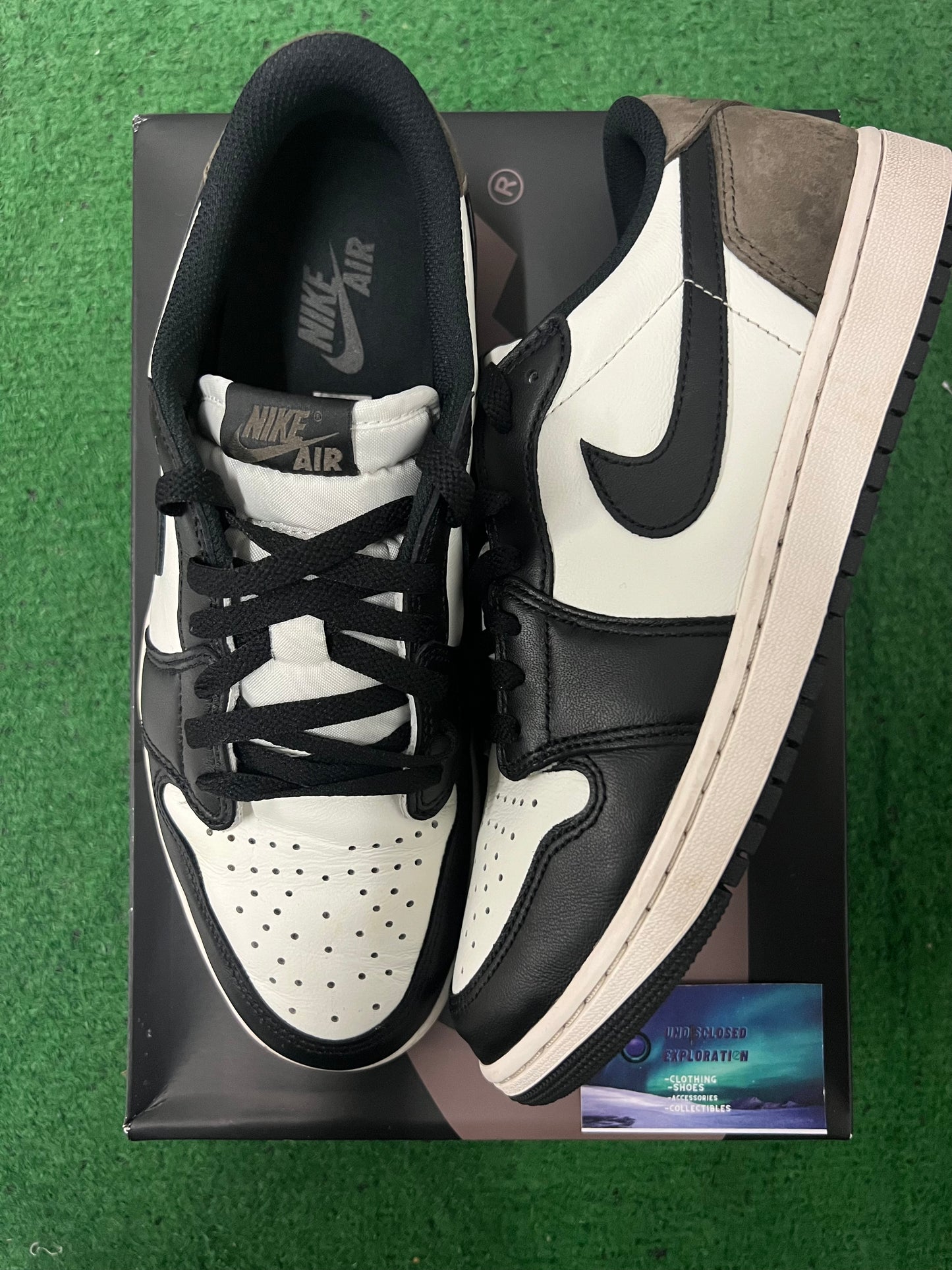 Jordan 1 low mocha size 10men/11.5women