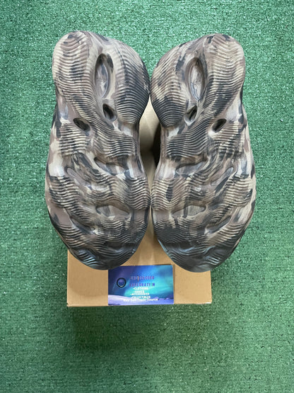 Yeezy foam runner mx cinder size 8men/9.5women