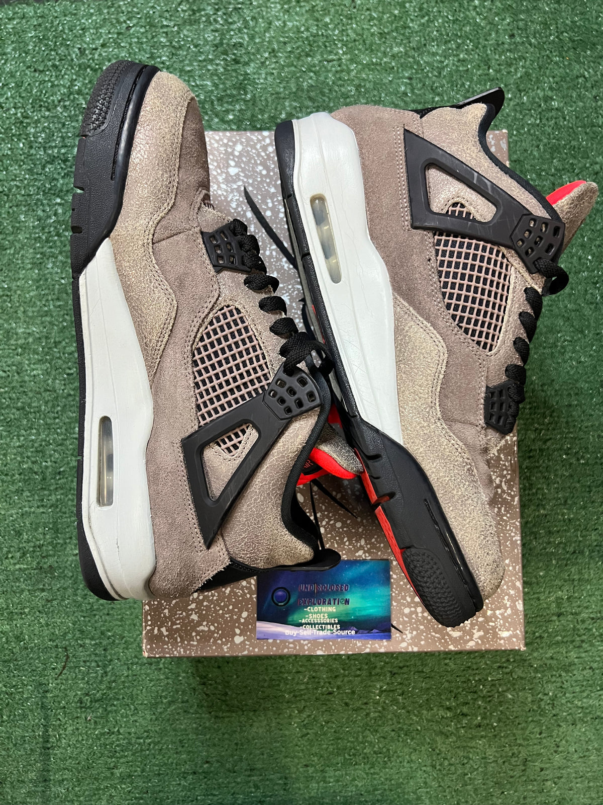 Jordan 4 taupe haze size 10.5men/12women