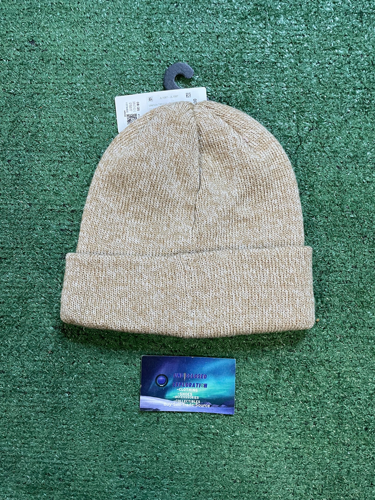 Adidas beige trefoil beanie