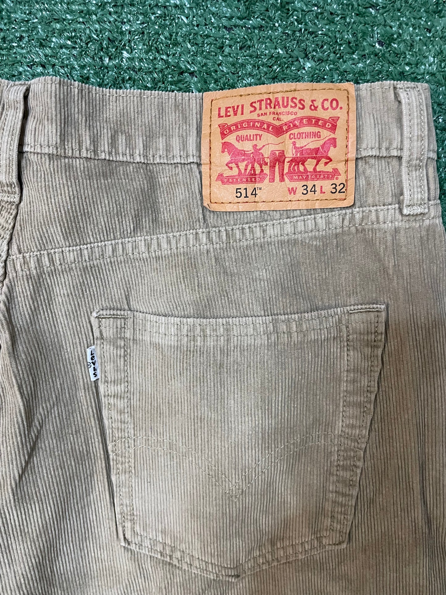 Levi 514 beige corduroy jeans