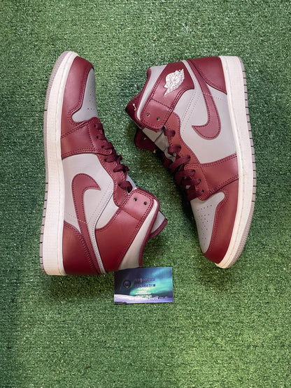 Air Jordan 1 mid cherrywood red size 11men/12.5women