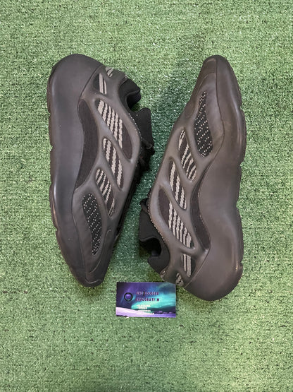 Yeezy 700v3 dark glow size 10.5men/12women