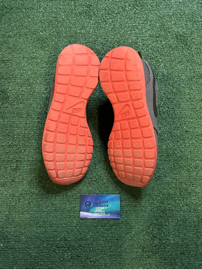Nike Roshe run mango soft grey crimson size 9.5men/11women