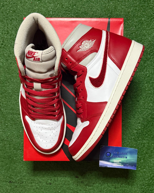 Jordan 1 Chenille 10 Men/11.5 Women “Preowned”
