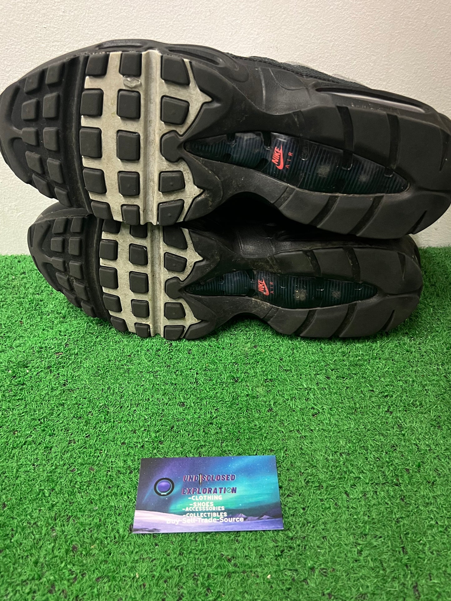 Air max 95 smoke grey size 11.5men/13women