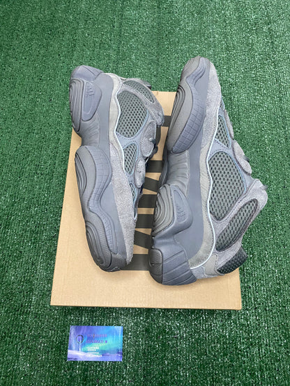 Yeezy 500 granite size 10men/11.5women