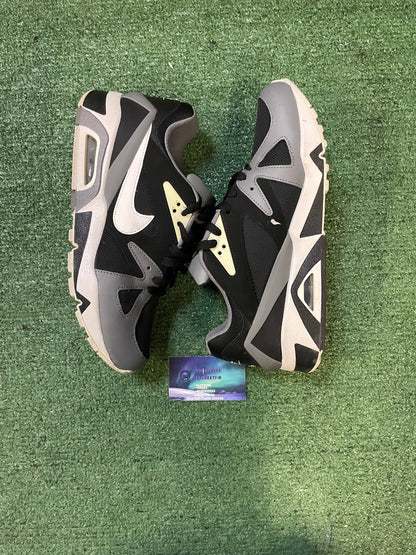 Nike air structure triax 91 black smoke grey size 10men/11.5women