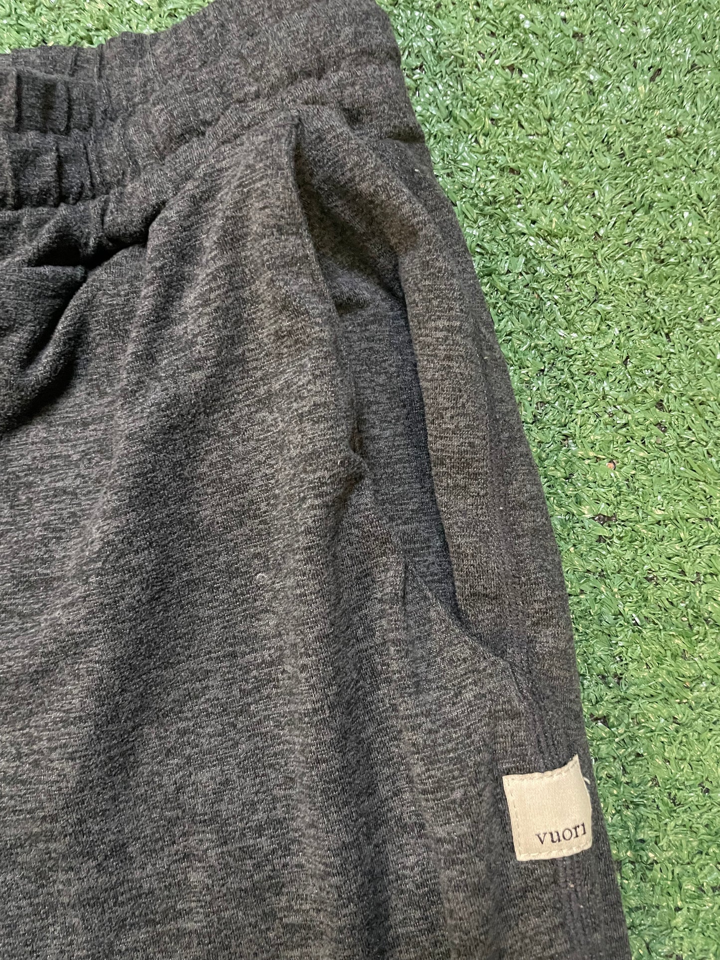 Vuori performance joggers