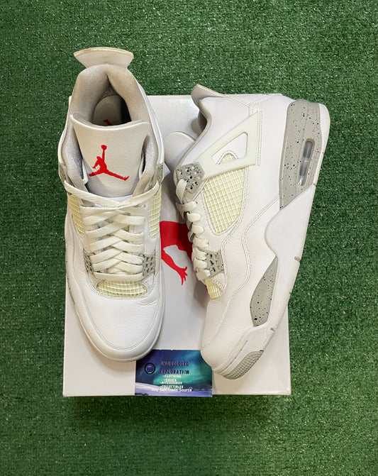 Air Jordan 4 white Oreo size 11men/12.5women
