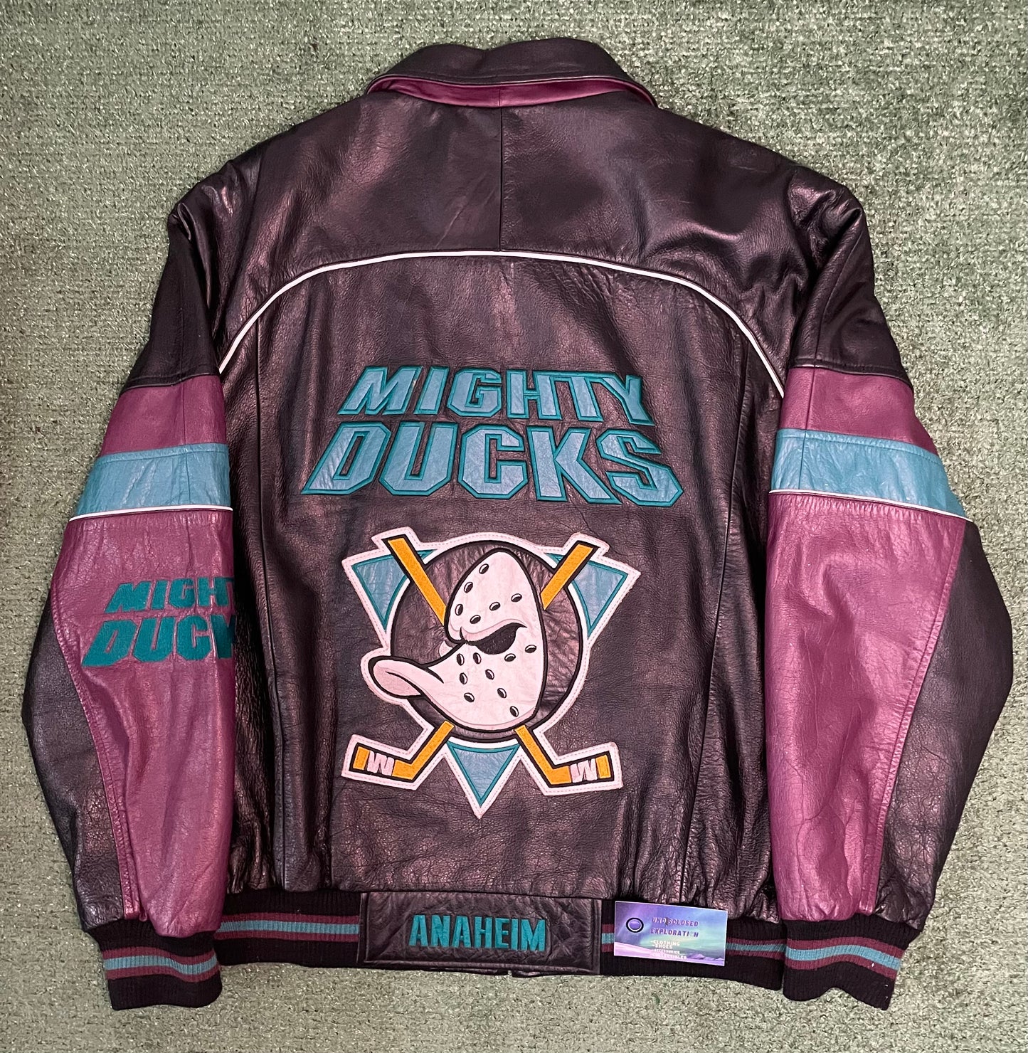 Vintage 1990s mighty ducks of Anaheim NHL leather jacket