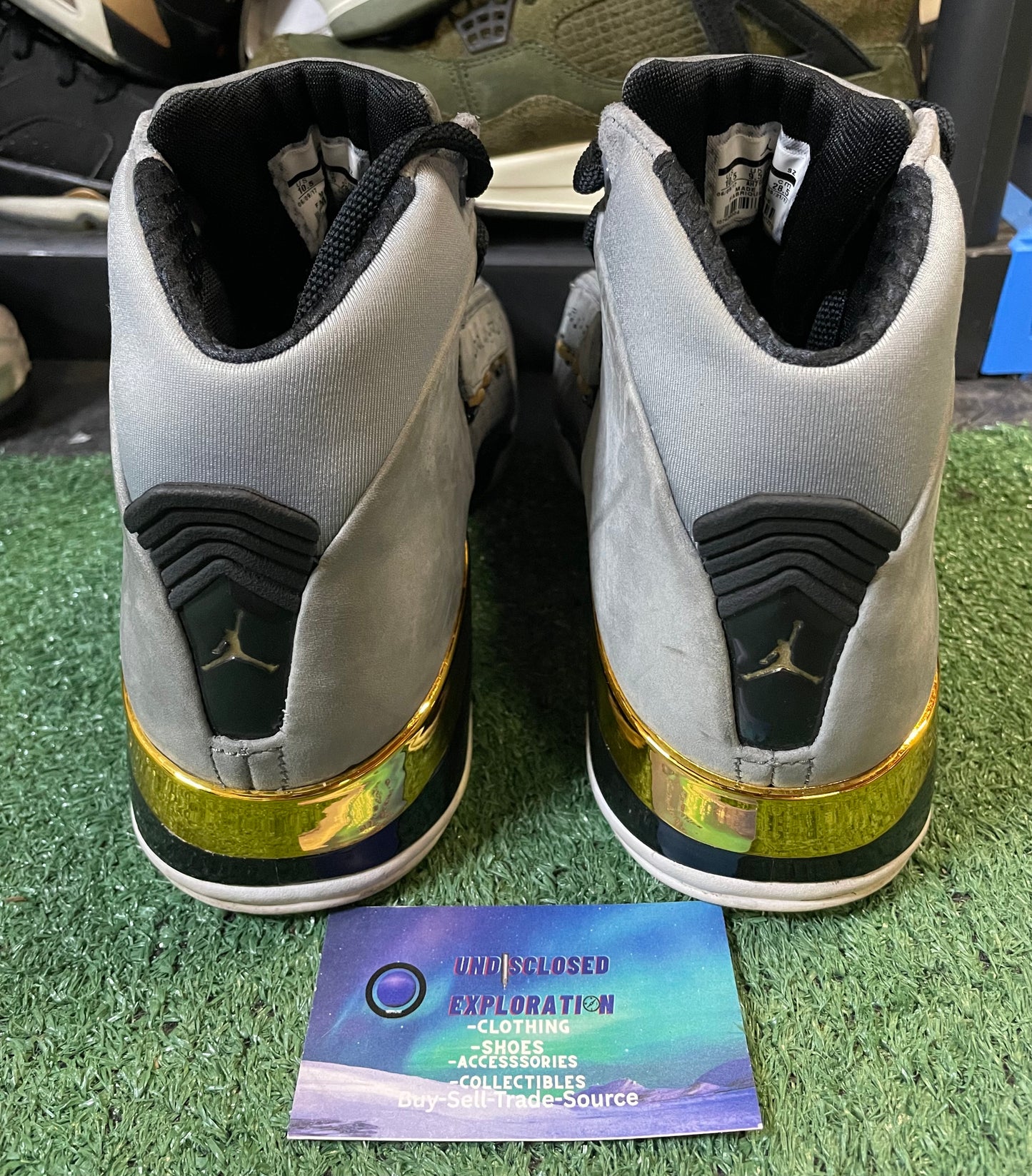Jordan 17 trophy room size 10.5men/12women