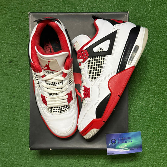 Jordan 4 Fire Red 8.5 Men/10 Women “Preowned”